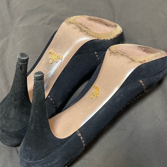 Prada Navy Suede Pumps with gorgeous stitching- no longer fit me! - Picture 6 of 9